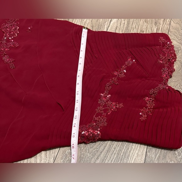 πElegant Burgundy Chiffon Layered Formal Gown with Silk Lining -π - Picture 12 of 15